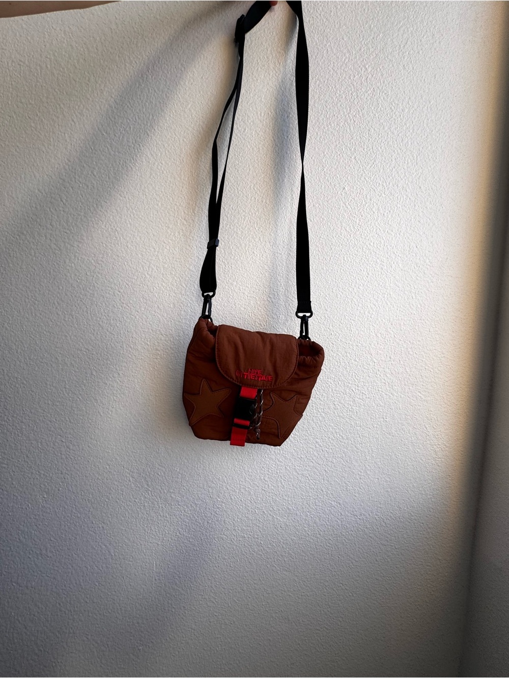 J-Hope Hope on the Stage Crossbody Bag in Rust Brown with Red accents (HYBE) - Picture 4 of 6